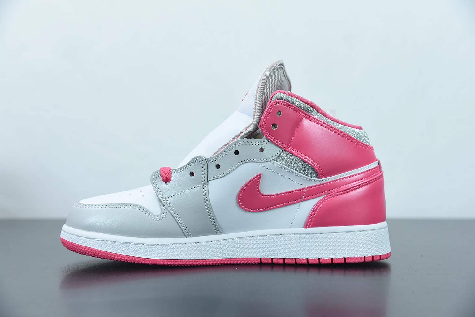 Fit Sporting Goods Air Jordan 1 Mid White/Metallic Platinum-Dynamic Pink 555112-109 For Sale 5 Fit Sporting Goods Air Jordan 1 Mid White/Metallic Platinum-Dynamic Pink 555112-109 For Sale - Image 3