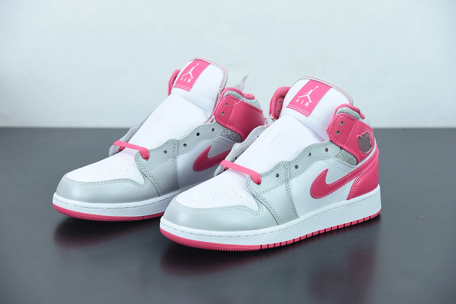 Fit Sporting Goods Air Jordan 1 Mid White/Metallic Platinum-Dynamic Pink 555112-109 For Sale 8 Fit Sporting Goods Air Jordan 1 Mid White/Metallic Platinum-Dynamic Pink 555112-109 For Sale - Image 6