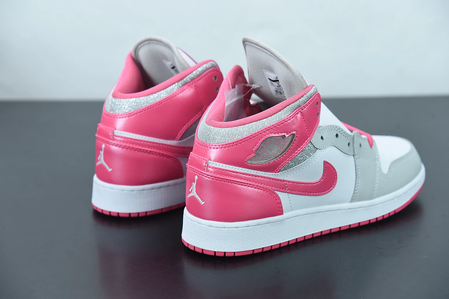 Fit Sporting Goods Air Jordan 1 Mid White/Metallic Platinum-Dynamic Pink 555112-109 For Sale 9 Fit Sporting Goods Air Jordan 1 Mid White/Metallic Platinum-Dynamic Pink 555112-109 For Sale - Image 7