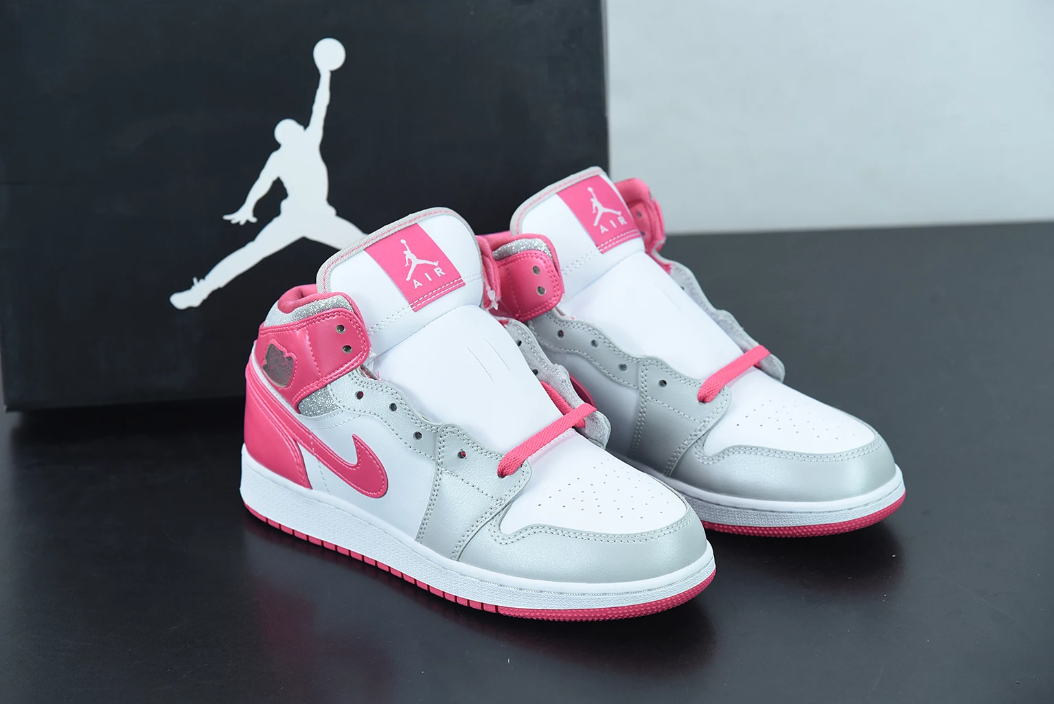 Fit Sporting Goods Air Jordan 1 Mid White/Metallic Platinum-Dynamic Pink 555112-109 For Sale 3 Fit Sporting Goods Air Jordan 1 Mid White/Metallic Platinum-Dynamic Pink 555112-109 For Sale